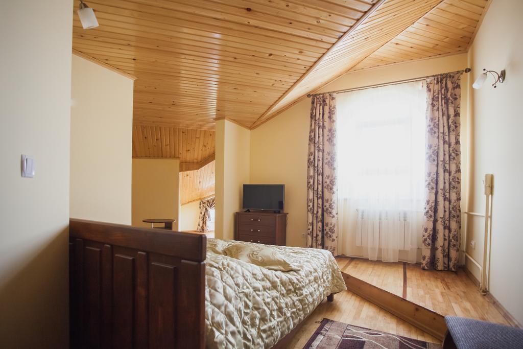 Saxony Dim Apartment Чернивци Екстериор снимка