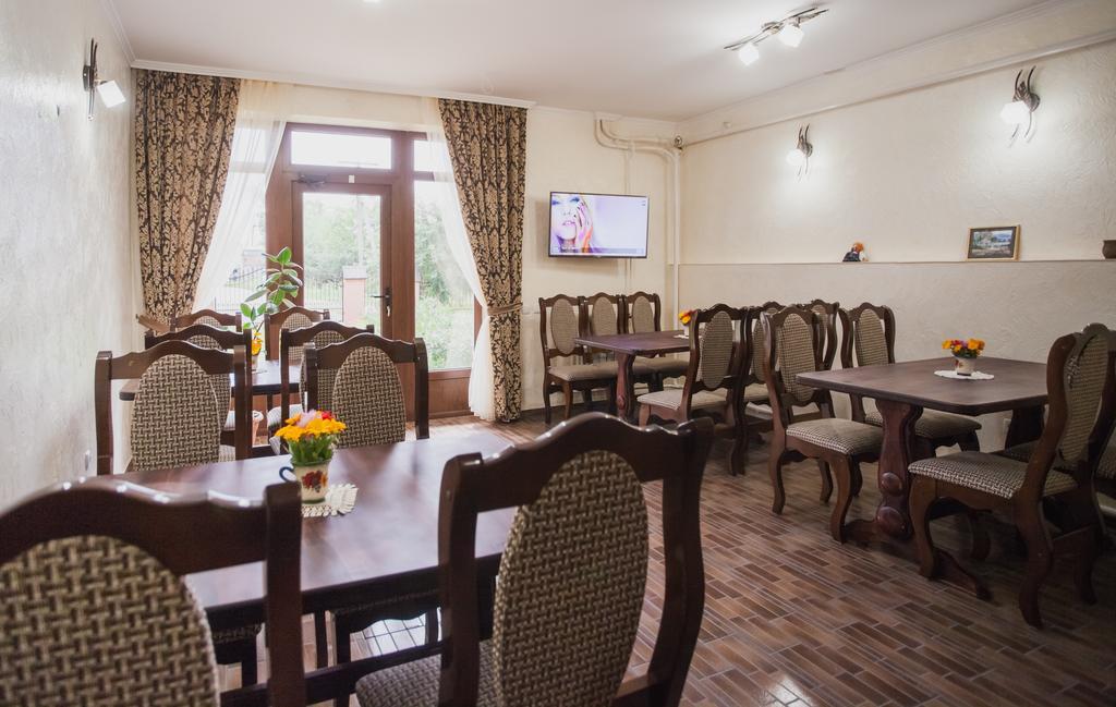 Saxony Dim Apartment Чернивци Екстериор снимка