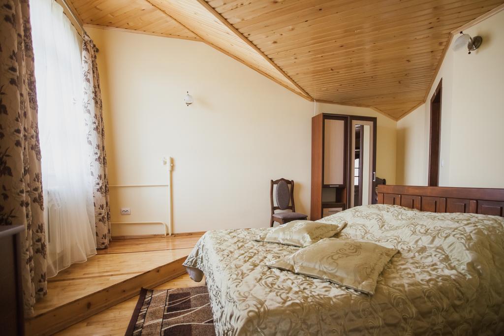Saxony Dim Apartment Чернивци Екстериор снимка
