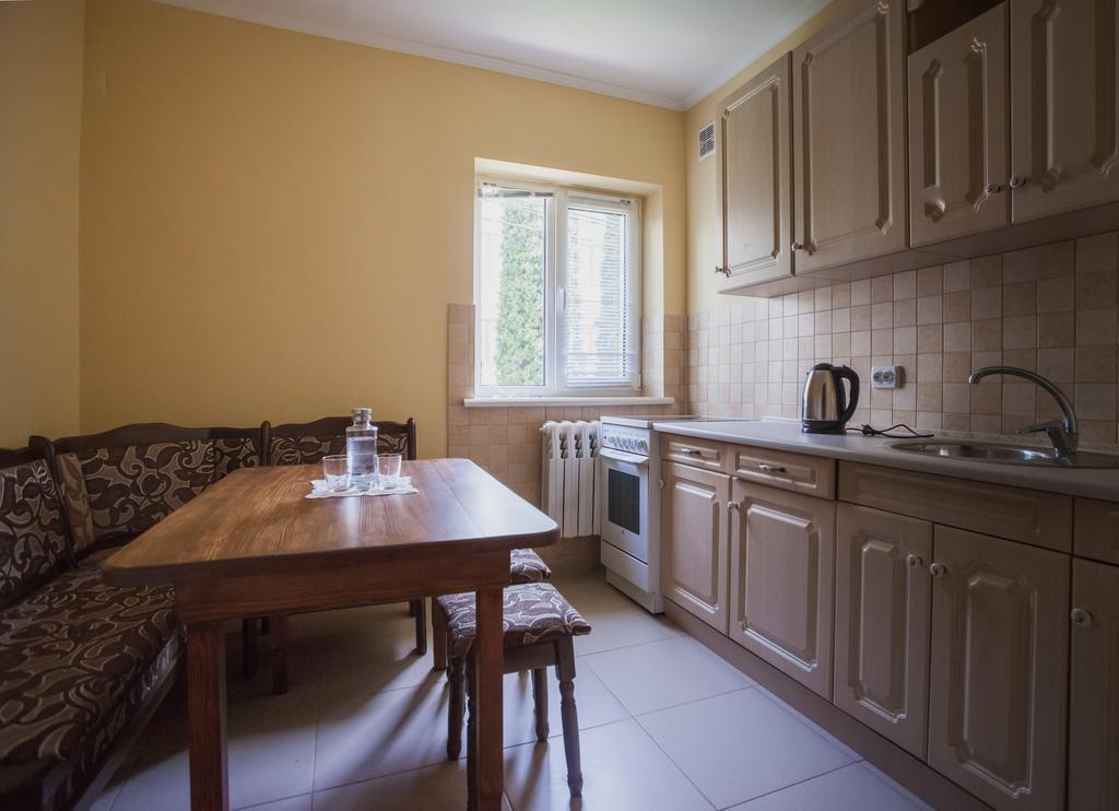 Saxony Dim Apartment Чернивци Екстериор снимка