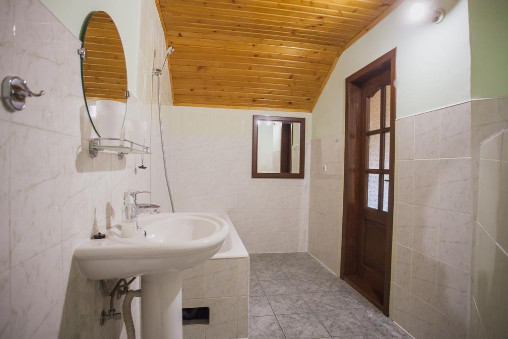 Saxony Dim Apartment Чернивци Екстериор снимка