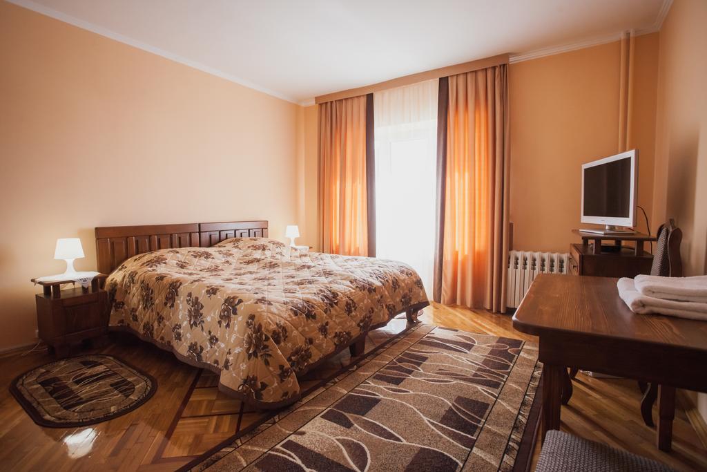 Saxony Dim Apartment Чернивци Екстериор снимка