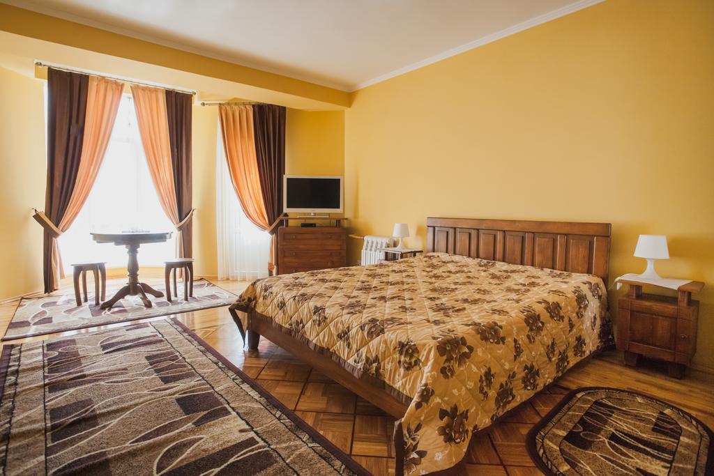 Saxony Dim Apartment Чернивци Екстериор снимка