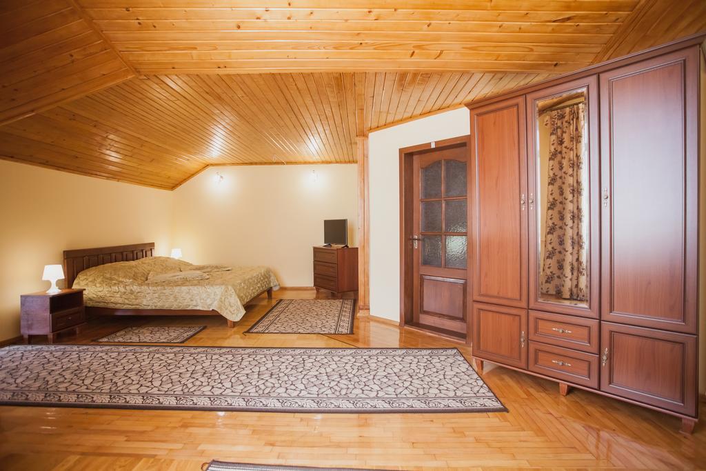 Saxony Dim Apartment Чернивци Екстериор снимка
