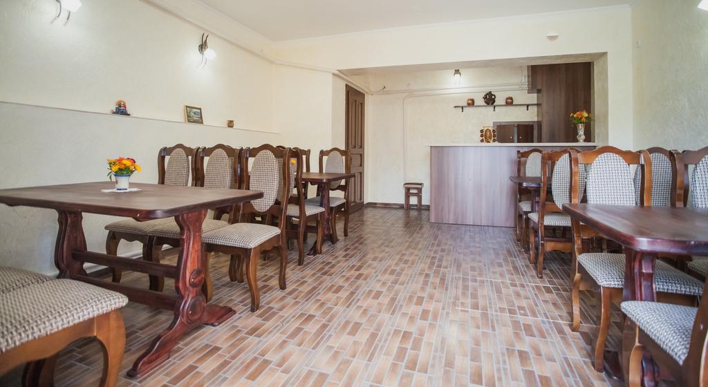 Saxony Dim Apartment Чернивци Екстериор снимка