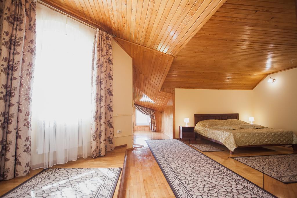 Saxony Dim Apartment Чернивци Екстериор снимка