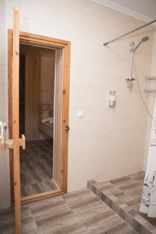 Saxony Dim Apartment Чернивци Екстериор снимка